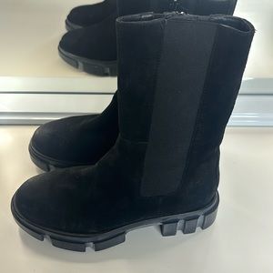 Free People Brooks Lug Sole Chelsea Women's Boots Size 6.5 / 37